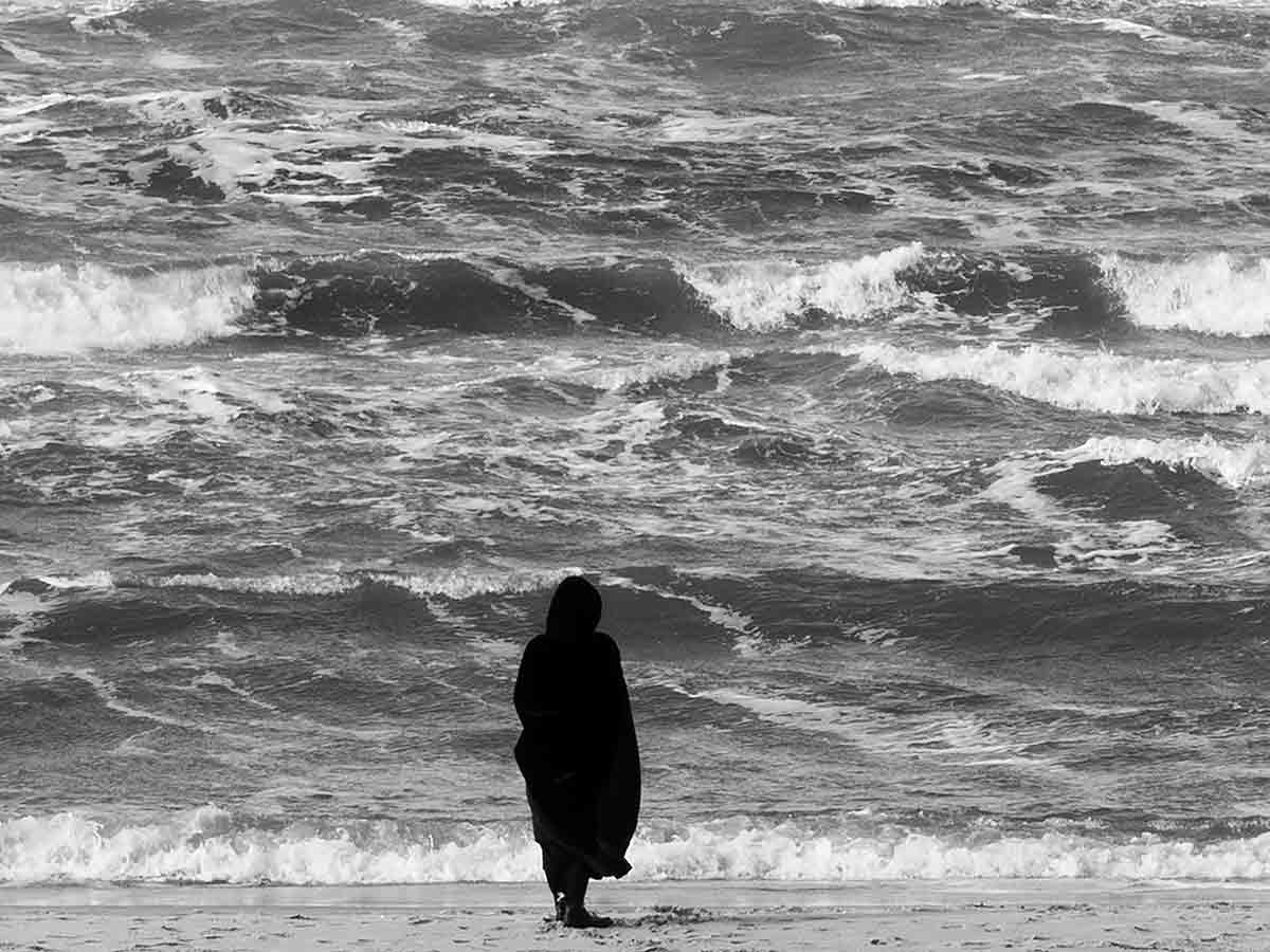Der Mantel des Schweigens – Am Strand